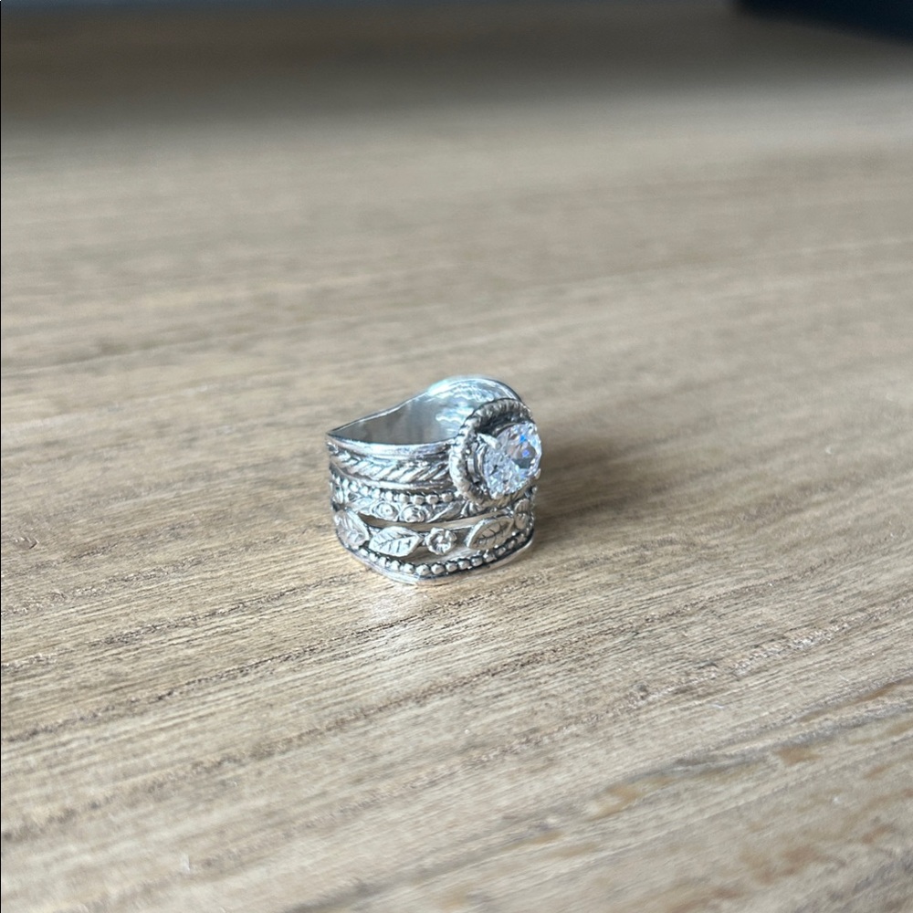 Stunning Sterling Silver Ring with Intricate Detailing
